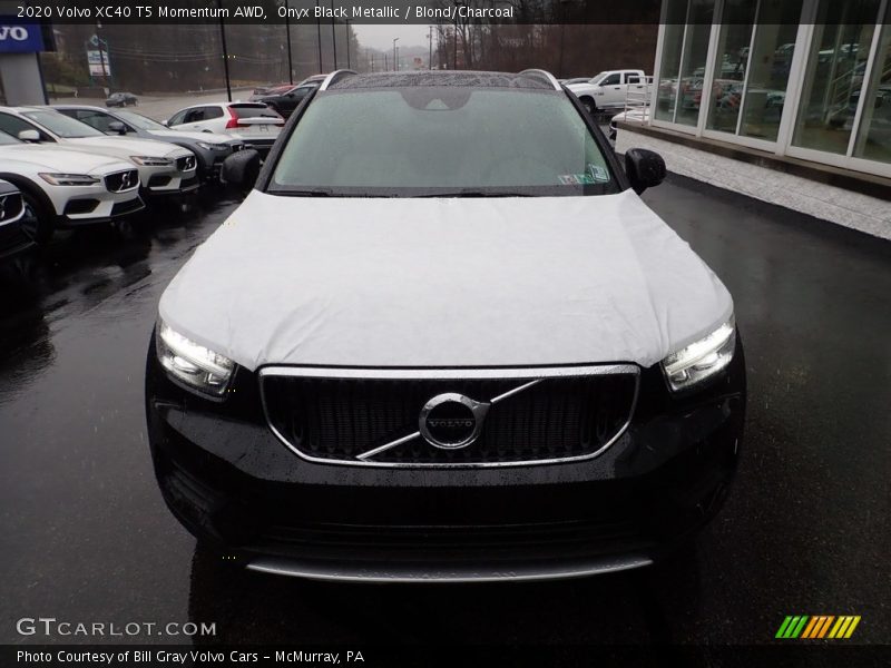 Onyx Black Metallic / Blond/Charcoal 2020 Volvo XC40 T5 Momentum AWD