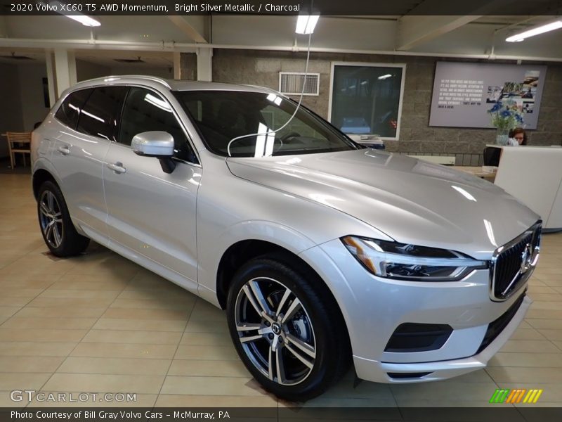 Front 3/4 View of 2020 XC60 T5 AWD Momentum