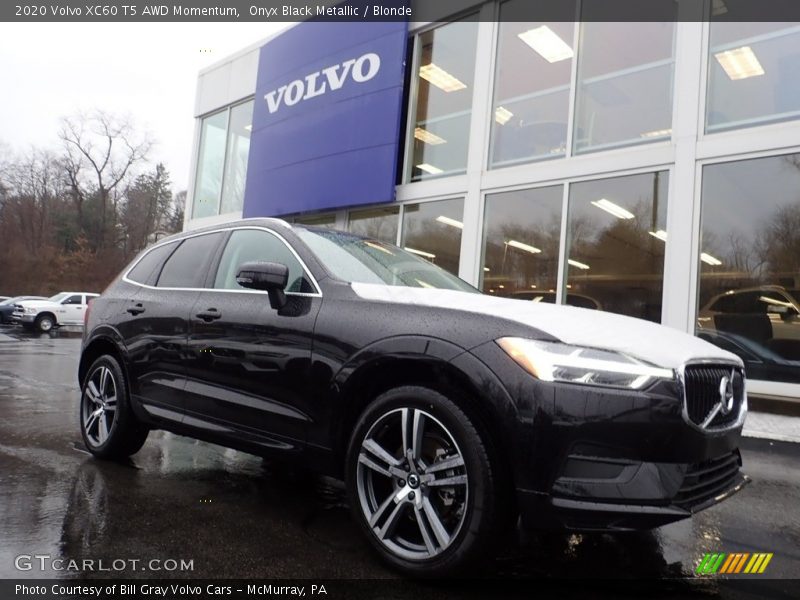 Front 3/4 View of 2020 XC60 T5 AWD Momentum