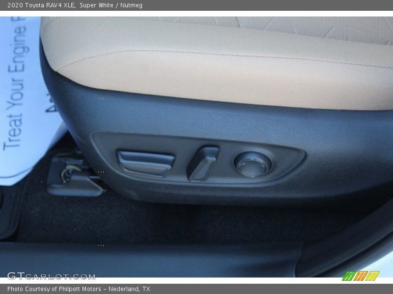 Super White / Nutmeg 2020 Toyota RAV4 XLE