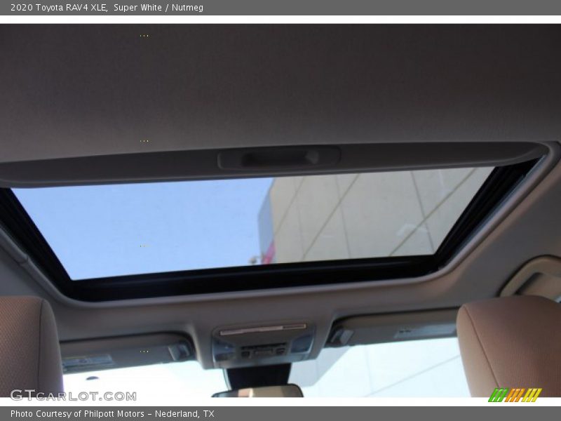 Super White / Nutmeg 2020 Toyota RAV4 XLE