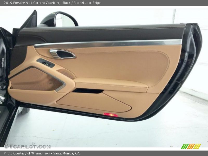 Door Panel of 2019 911 Carrera Cabriolet