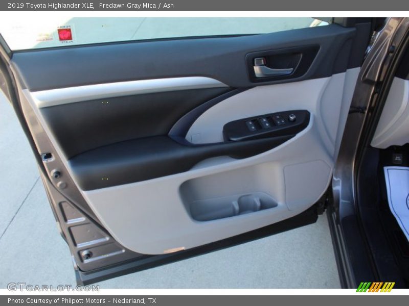Predawn Gray Mica / Ash 2019 Toyota Highlander XLE