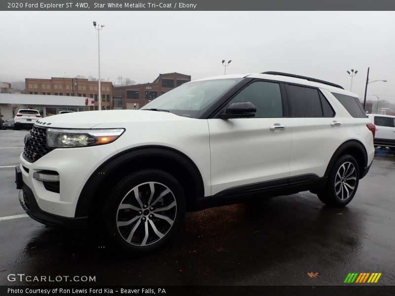 Front 3/4 View of 2020 Explorer ST 4WD