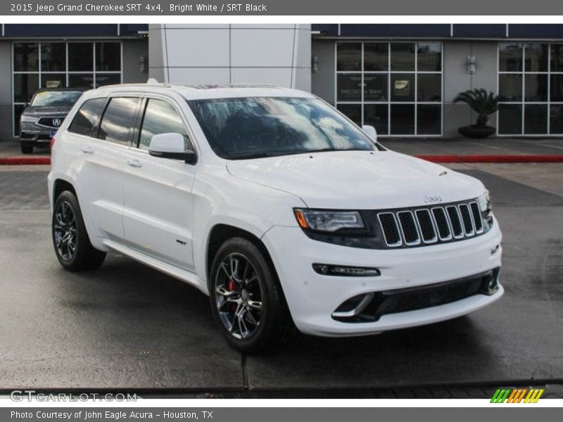 Front 3/4 View of 2015 Grand Cherokee SRT 4x4
