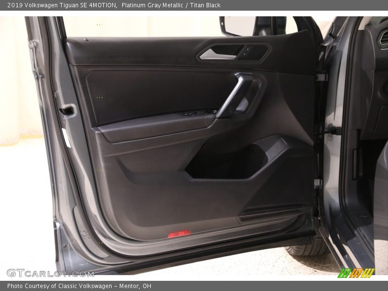 Platinum Gray Metallic / Titan Black 2019 Volkswagen Tiguan SE 4MOTION