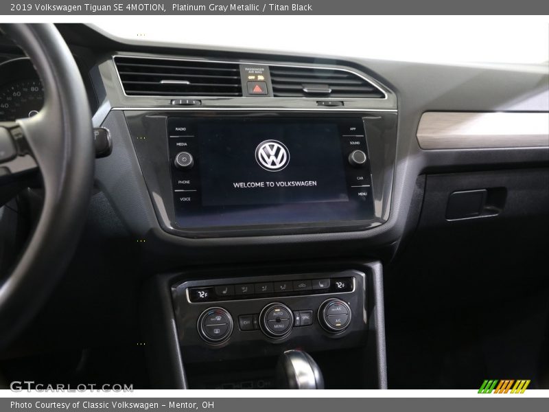 Platinum Gray Metallic / Titan Black 2019 Volkswagen Tiguan SE 4MOTION