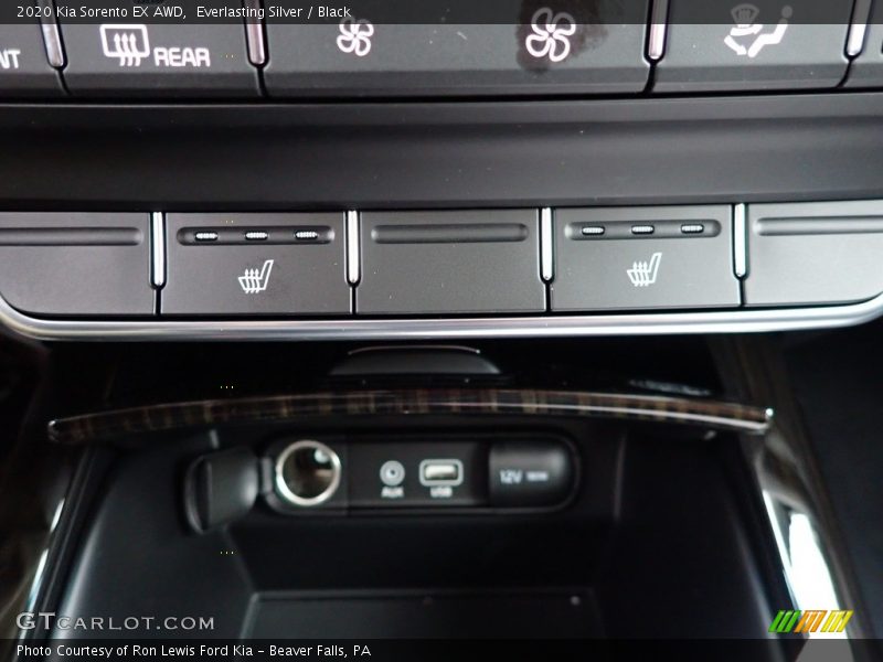 Everlasting Silver / Black 2020 Kia Sorento EX AWD