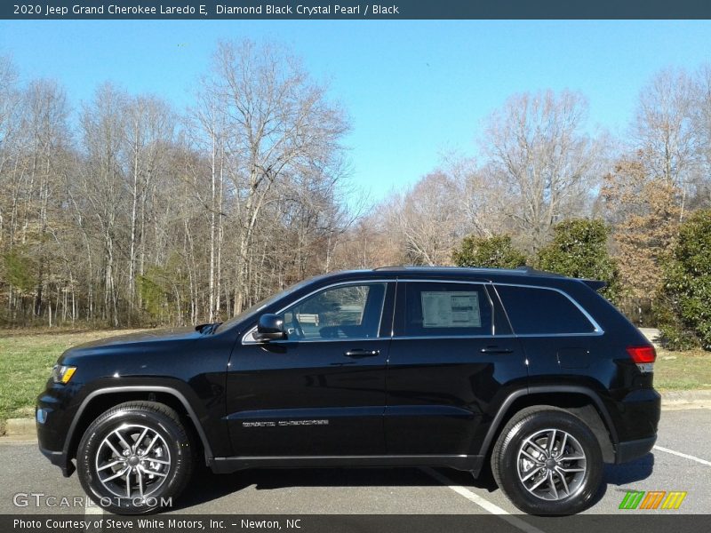  2020 Grand Cherokee Laredo E Diamond Black Crystal Pearl