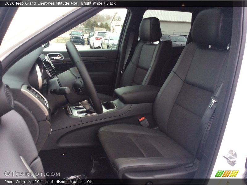 Bright White / Black 2020 Jeep Grand Cherokee Altitude 4x4