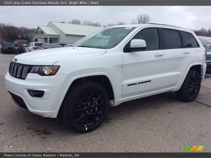 Bright White / Black 2020 Jeep Grand Cherokee Altitude 4x4