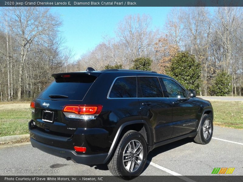 Diamond Black Crystal Pearl / Black 2020 Jeep Grand Cherokee Laredo E