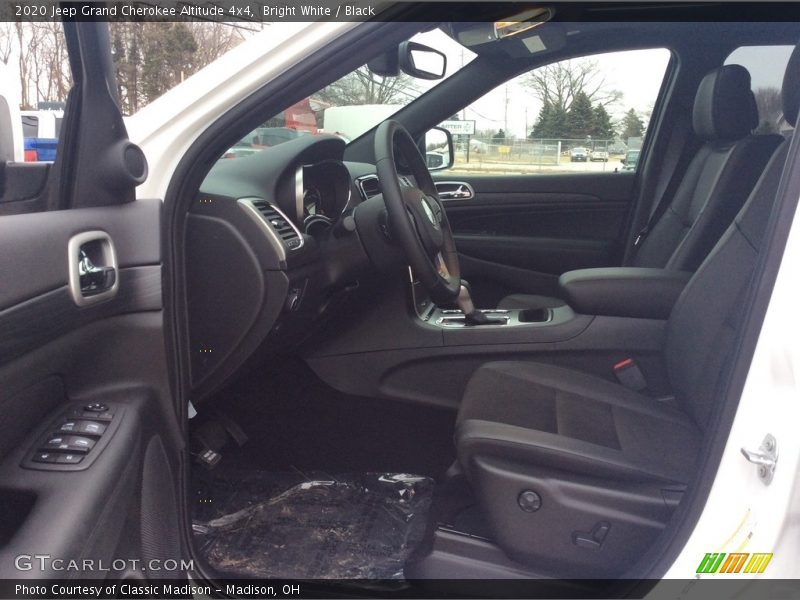 Bright White / Black 2020 Jeep Grand Cherokee Altitude 4x4