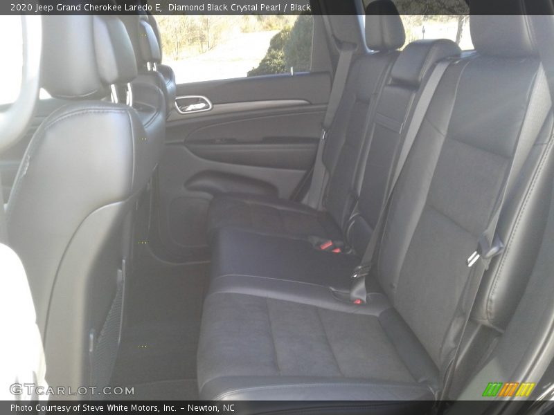 Diamond Black Crystal Pearl / Black 2020 Jeep Grand Cherokee Laredo E