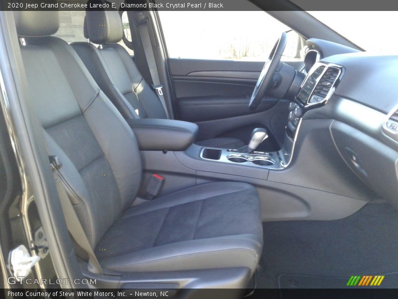 Diamond Black Crystal Pearl / Black 2020 Jeep Grand Cherokee Laredo E