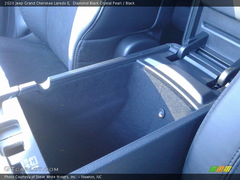 Diamond Black Crystal Pearl / Black 2020 Jeep Grand Cherokee Laredo E