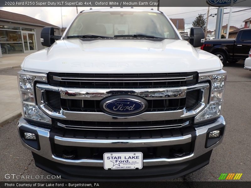 Oxford White / Medium Earth Gray 2020 Ford F250 Super Duty XLT SuperCab 4x4