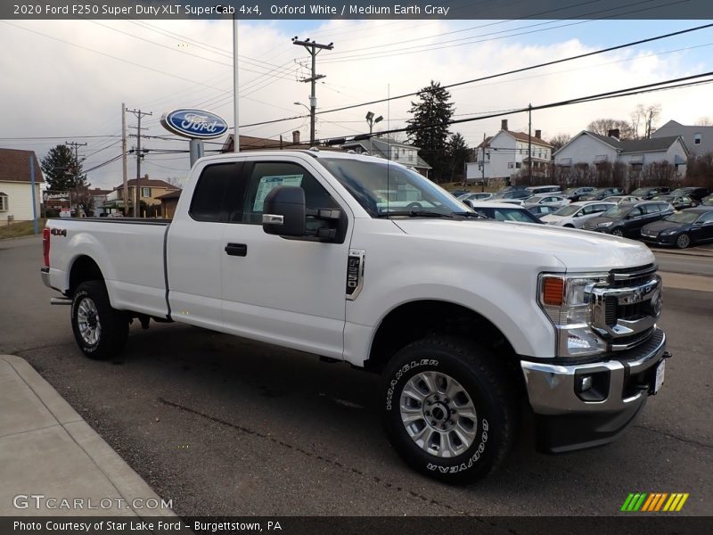 Front 3/4 View of 2020 F250 Super Duty XLT SuperCab 4x4