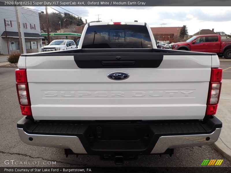 Oxford White / Medium Earth Gray 2020 Ford F250 Super Duty XLT SuperCab 4x4