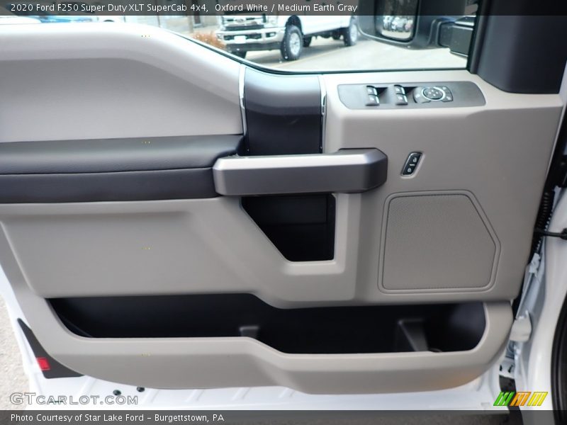 Oxford White / Medium Earth Gray 2020 Ford F250 Super Duty XLT SuperCab 4x4