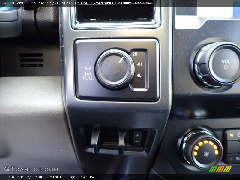 Oxford White / Medium Earth Gray 2020 Ford F250 Super Duty XLT SuperCab 4x4