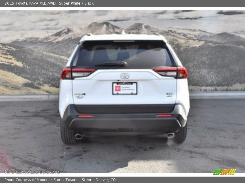 Super White / Black 2019 Toyota RAV4 XLE AWD