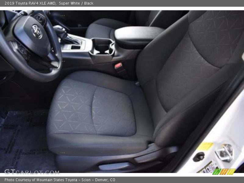 Super White / Black 2019 Toyota RAV4 XLE AWD