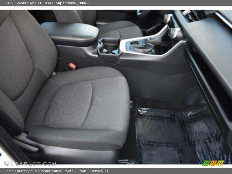 Super White / Black 2019 Toyota RAV4 XLE AWD
