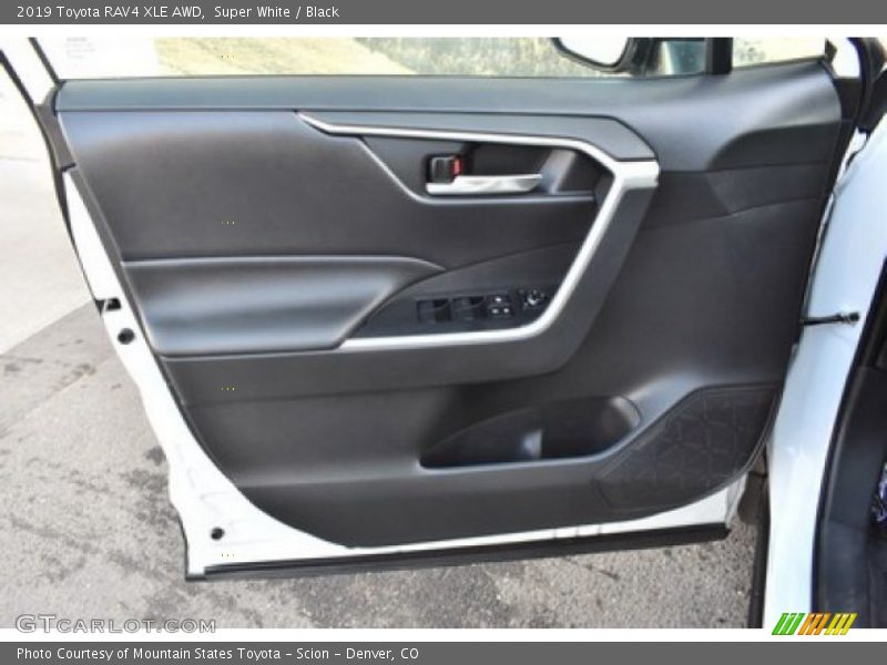 Super White / Black 2019 Toyota RAV4 XLE AWD