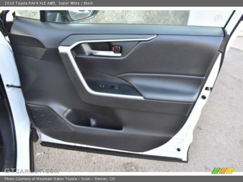 Super White / Black 2019 Toyota RAV4 XLE AWD