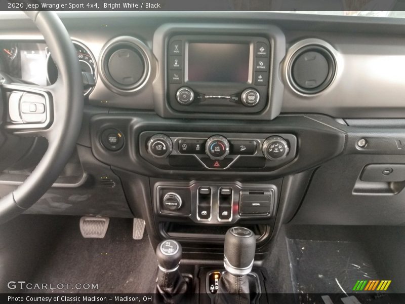 Bright White / Black 2020 Jeep Wrangler Sport 4x4
