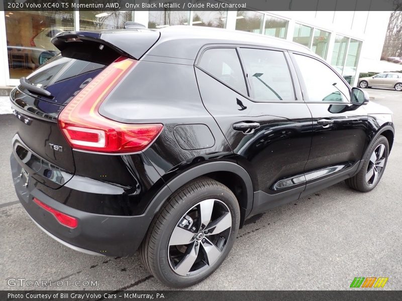 Onyx Black Metallic / Oxide Red/Charcoal 2020 Volvo XC40 T5 Momentum AWD