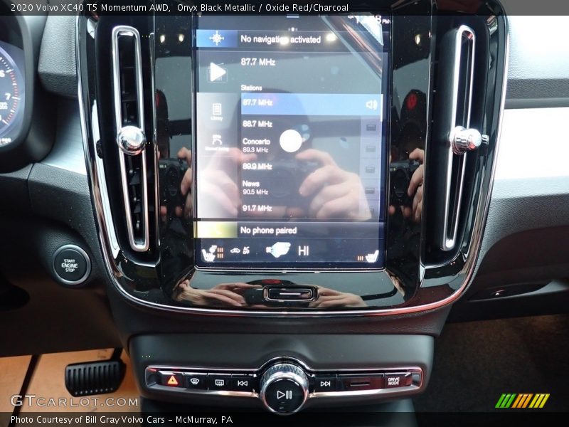 Onyx Black Metallic / Oxide Red/Charcoal 2020 Volvo XC40 T5 Momentum AWD
