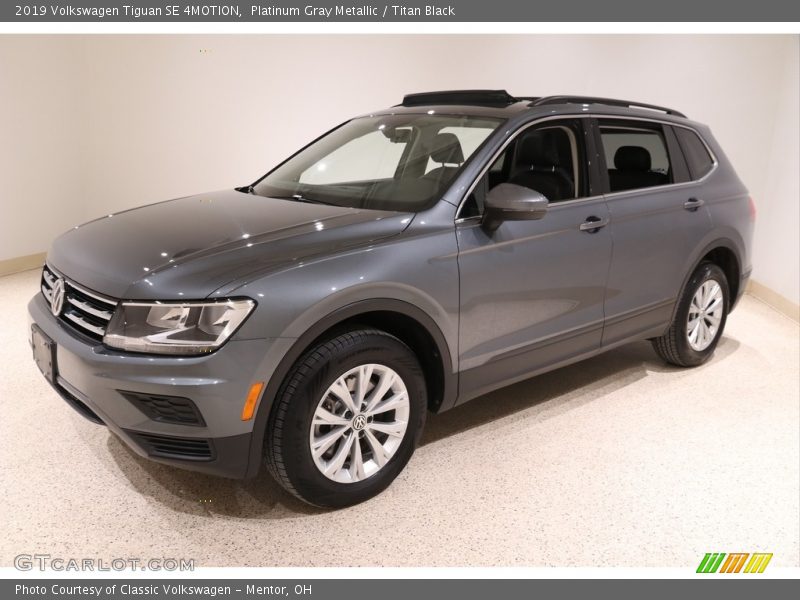 Platinum Gray Metallic / Titan Black 2019 Volkswagen Tiguan SE 4MOTION