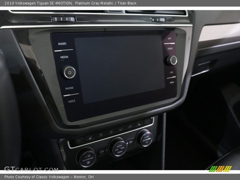 Platinum Gray Metallic / Titan Black 2019 Volkswagen Tiguan SE 4MOTION