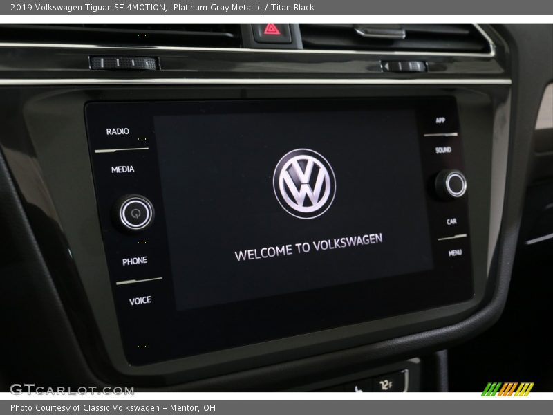 Platinum Gray Metallic / Titan Black 2019 Volkswagen Tiguan SE 4MOTION