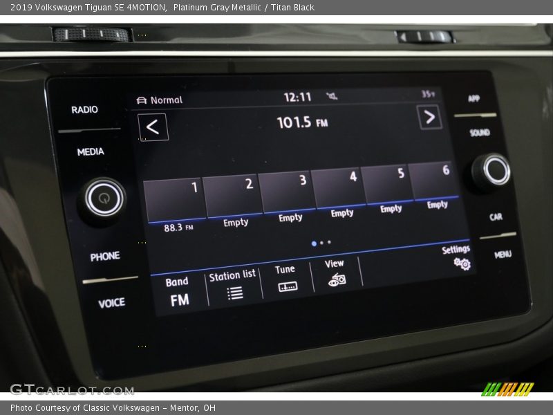 Platinum Gray Metallic / Titan Black 2019 Volkswagen Tiguan SE 4MOTION