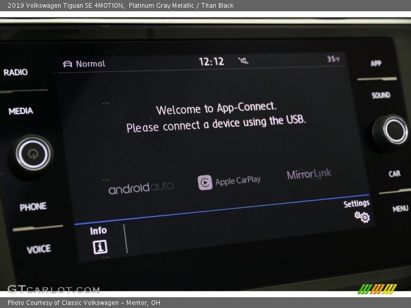 Platinum Gray Metallic / Titan Black 2019 Volkswagen Tiguan SE 4MOTION