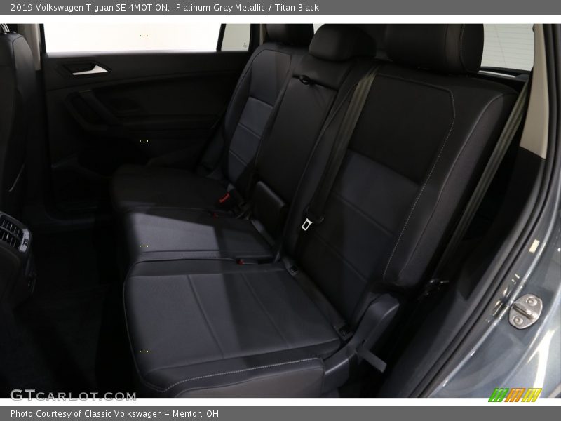 Platinum Gray Metallic / Titan Black 2019 Volkswagen Tiguan SE 4MOTION