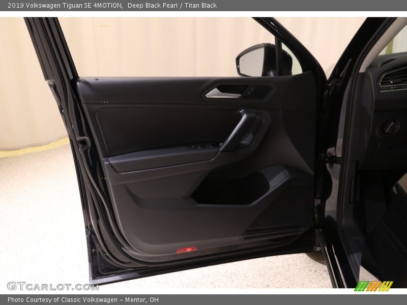 Deep Black Pearl / Titan Black 2019 Volkswagen Tiguan SE 4MOTION
