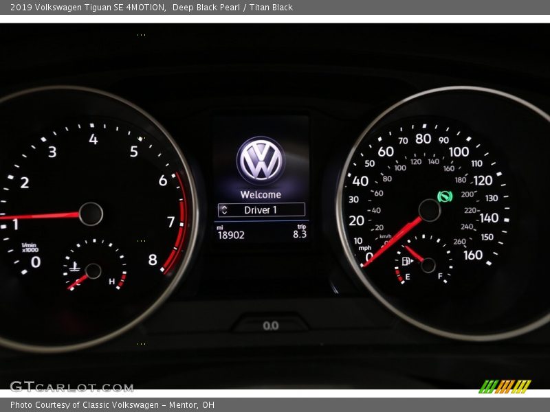 Deep Black Pearl / Titan Black 2019 Volkswagen Tiguan SE 4MOTION