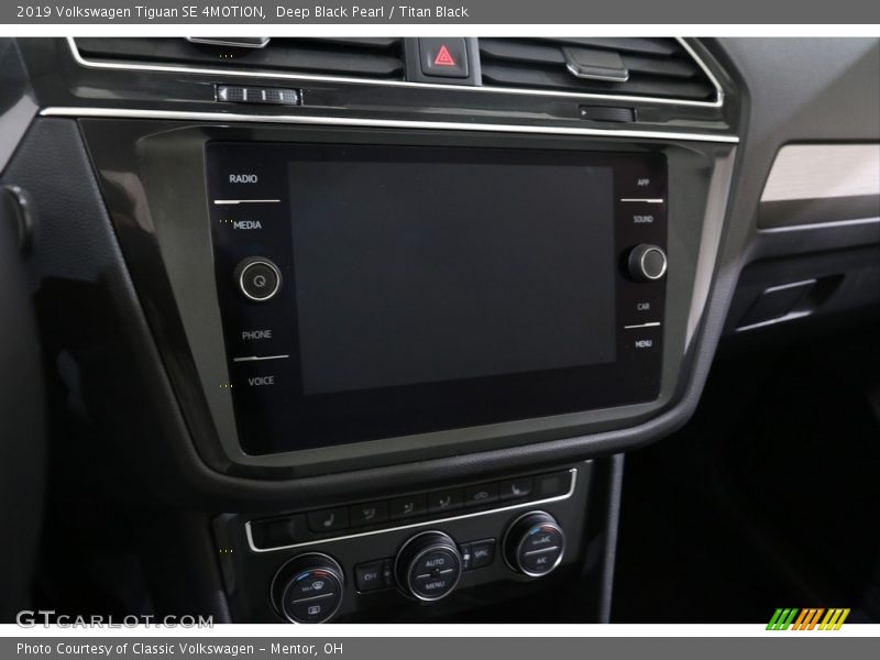 Deep Black Pearl / Titan Black 2019 Volkswagen Tiguan SE 4MOTION