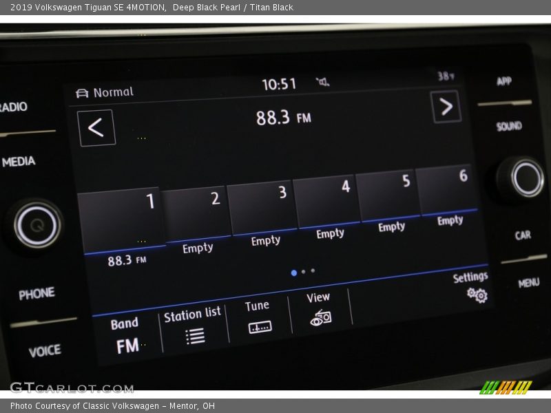 Deep Black Pearl / Titan Black 2019 Volkswagen Tiguan SE 4MOTION