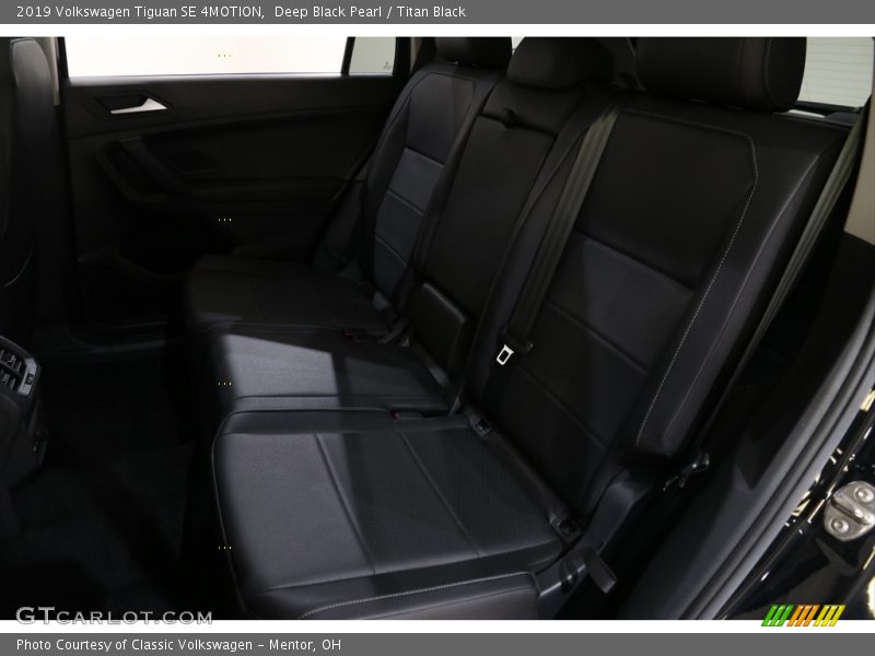 Deep Black Pearl / Titan Black 2019 Volkswagen Tiguan SE 4MOTION