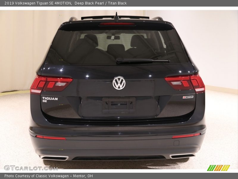 Deep Black Pearl / Titan Black 2019 Volkswagen Tiguan SE 4MOTION