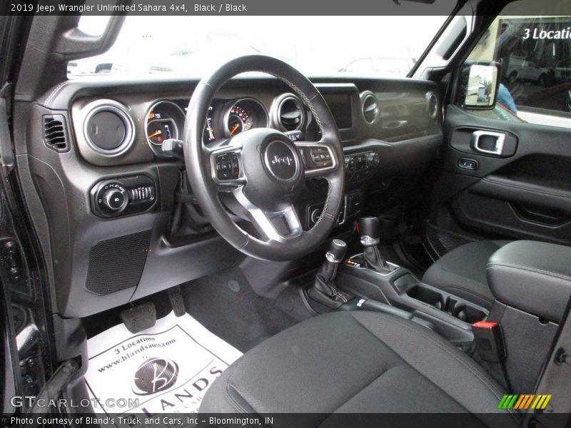 Black / Black 2019 Jeep Wrangler Unlimited Sahara 4x4