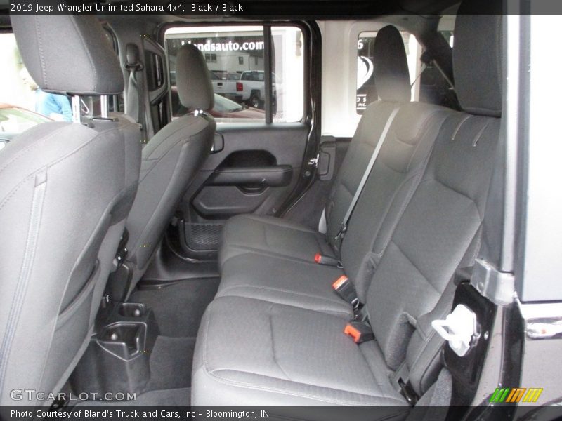 Black / Black 2019 Jeep Wrangler Unlimited Sahara 4x4