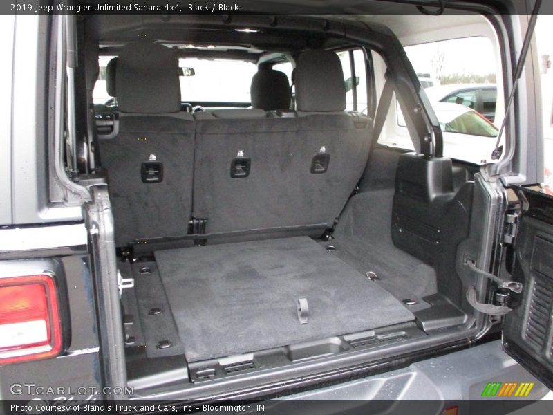 Black / Black 2019 Jeep Wrangler Unlimited Sahara 4x4