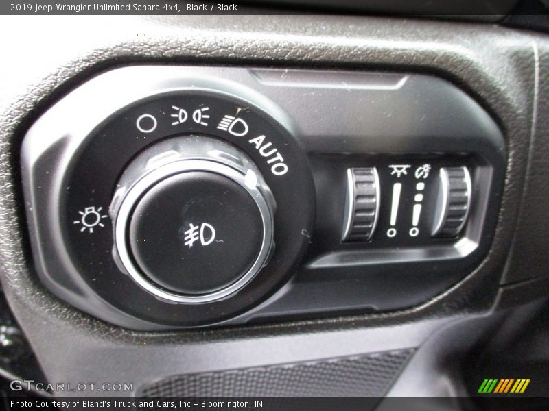 Black / Black 2019 Jeep Wrangler Unlimited Sahara 4x4