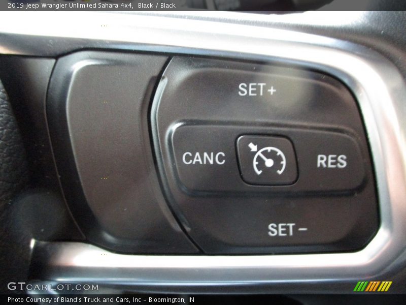 Black / Black 2019 Jeep Wrangler Unlimited Sahara 4x4